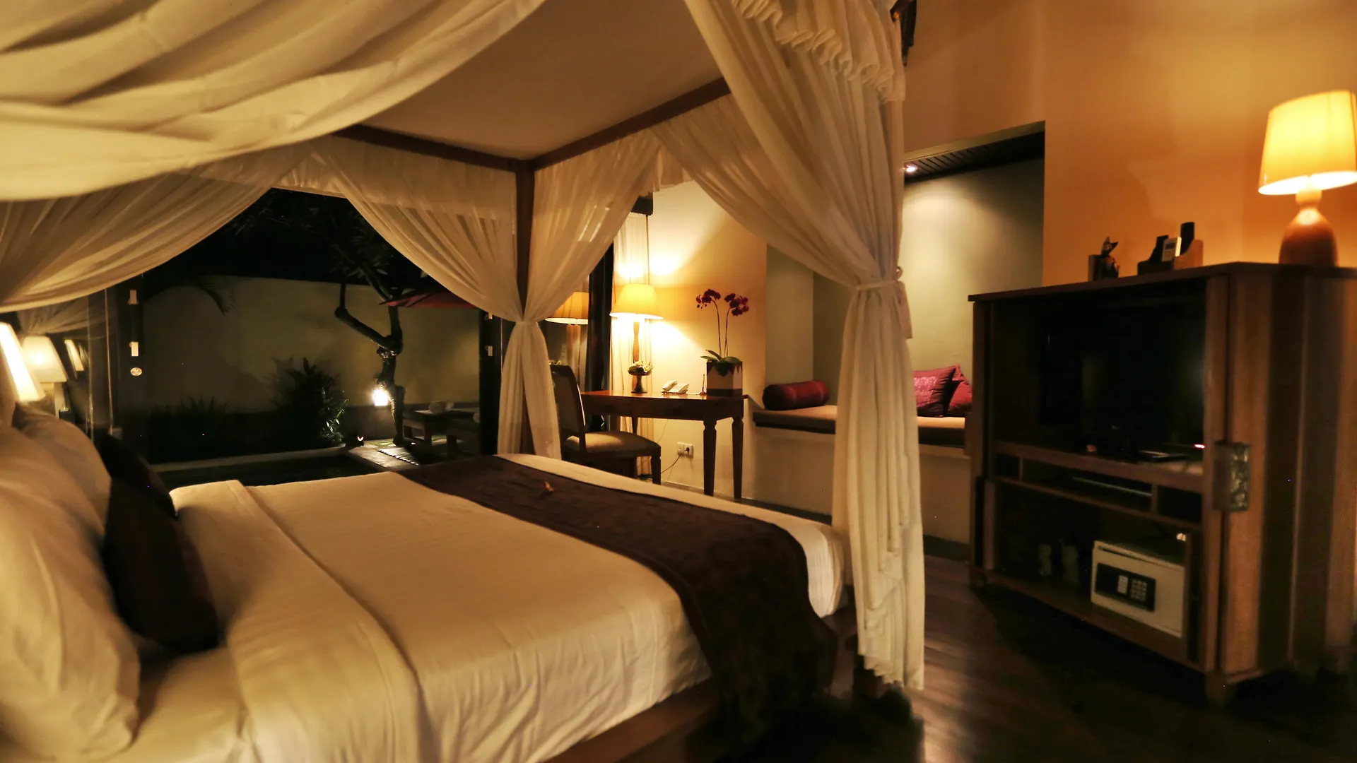 Villa The Sanyas Suite Seminyak