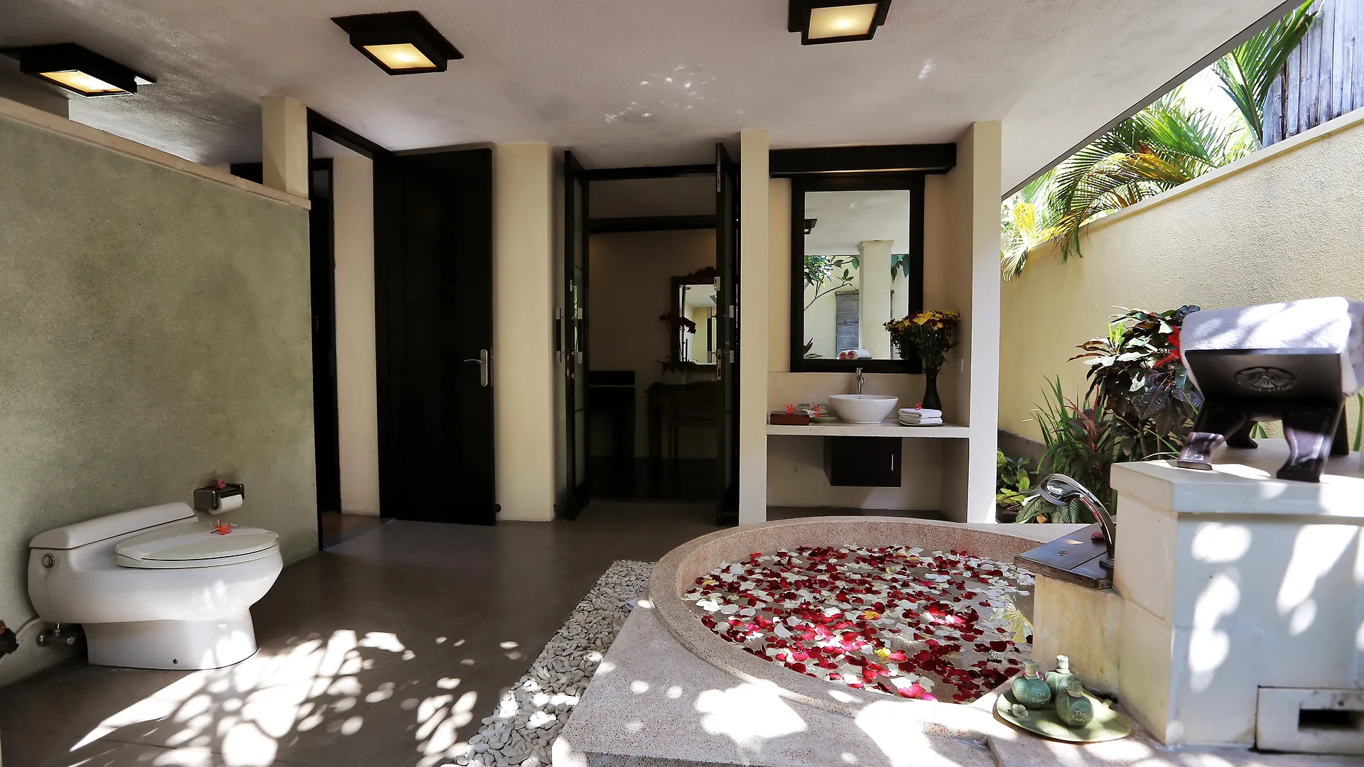 The Sanyas Suite Seminyak  Seminyak (Bali)