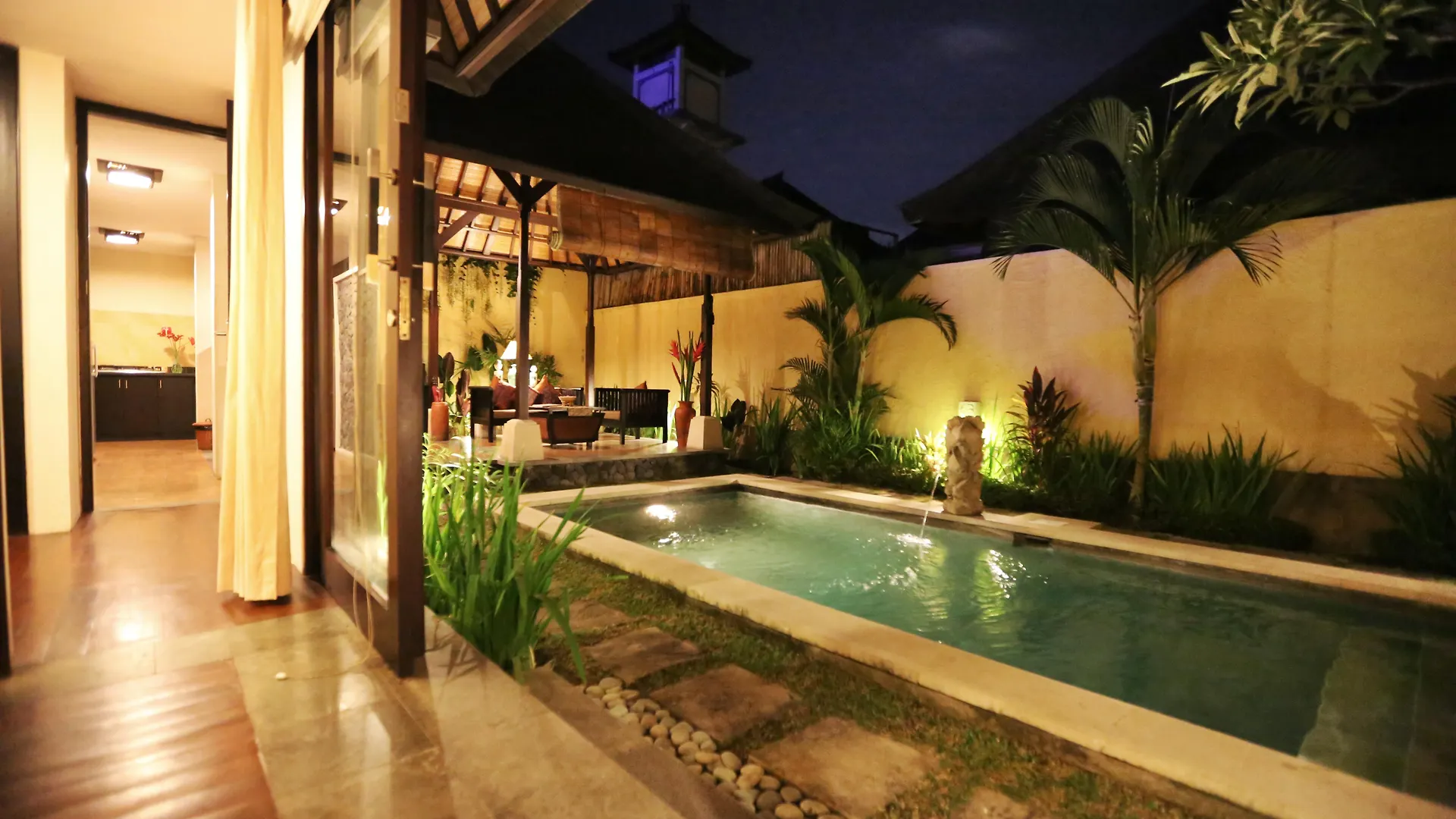 The Sanyas Suite Seminyak  0*, Seminyak (Bali)