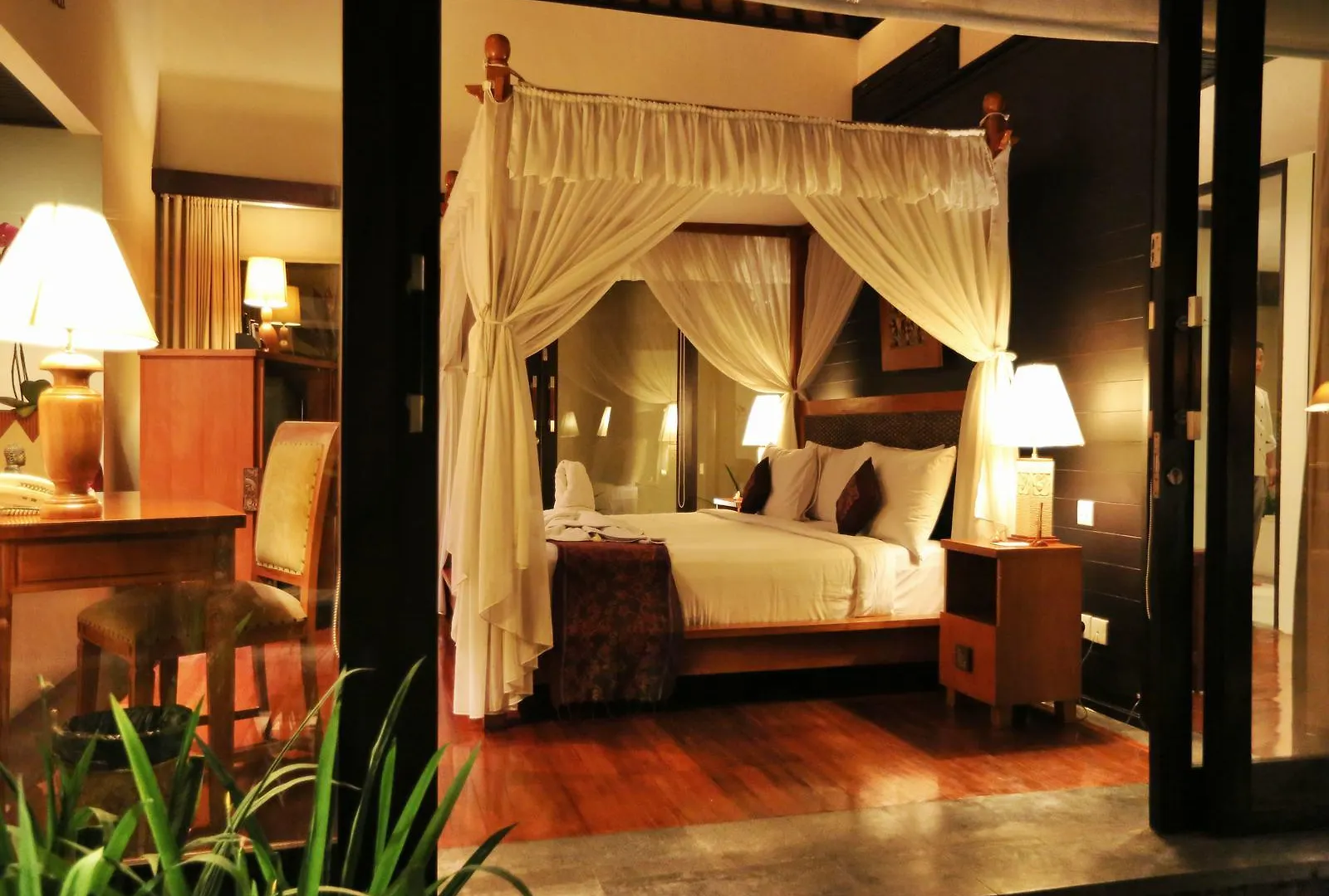 The Sanyas Suite Seminyak  0*, Seminyak (Bali)
